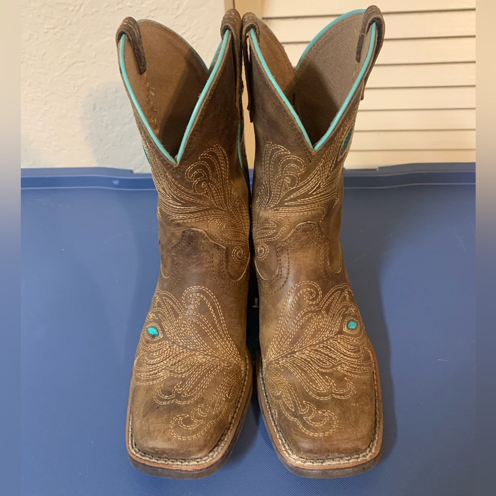 Girls youth size 1 Ariat boots
